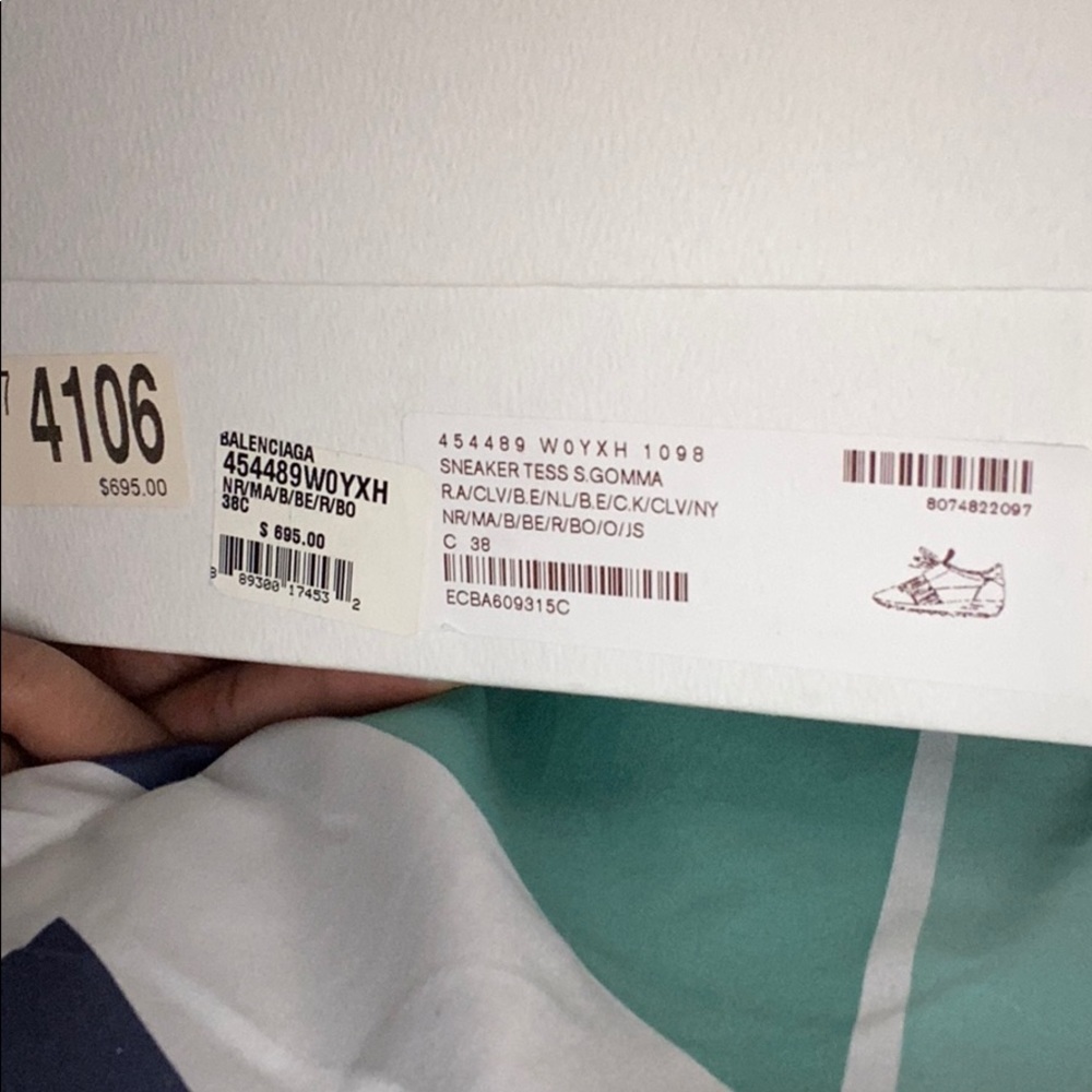Sneakers - Picture 5 of 6
